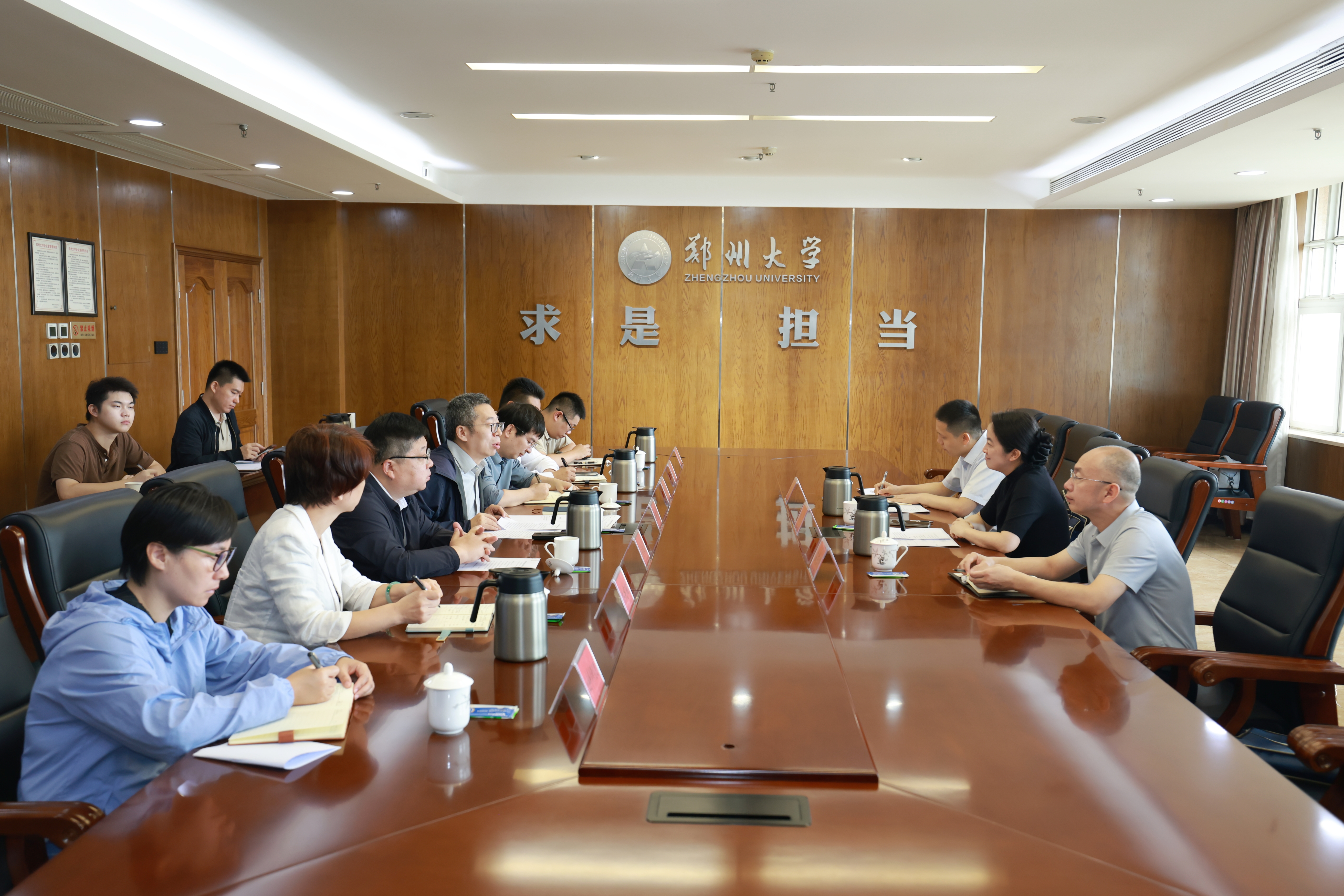 郑州市工商联与郑州大学开展“双进双融”座谈交流会